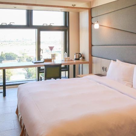 Kloud Hotel Taichung Bagian luar foto