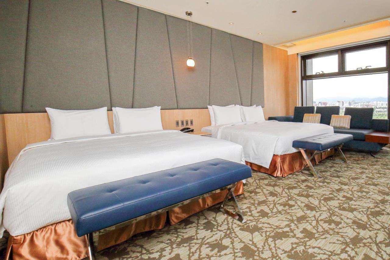 Kloud Hotel Taichung Bagian luar foto
