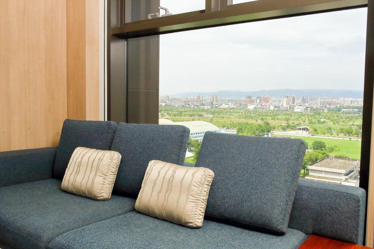 Kloud Hotel Taichung Bagian luar foto