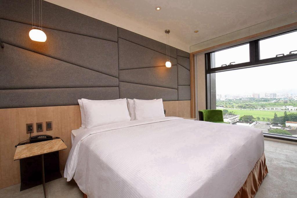 Kloud Hotel Taichung Bagian luar foto
