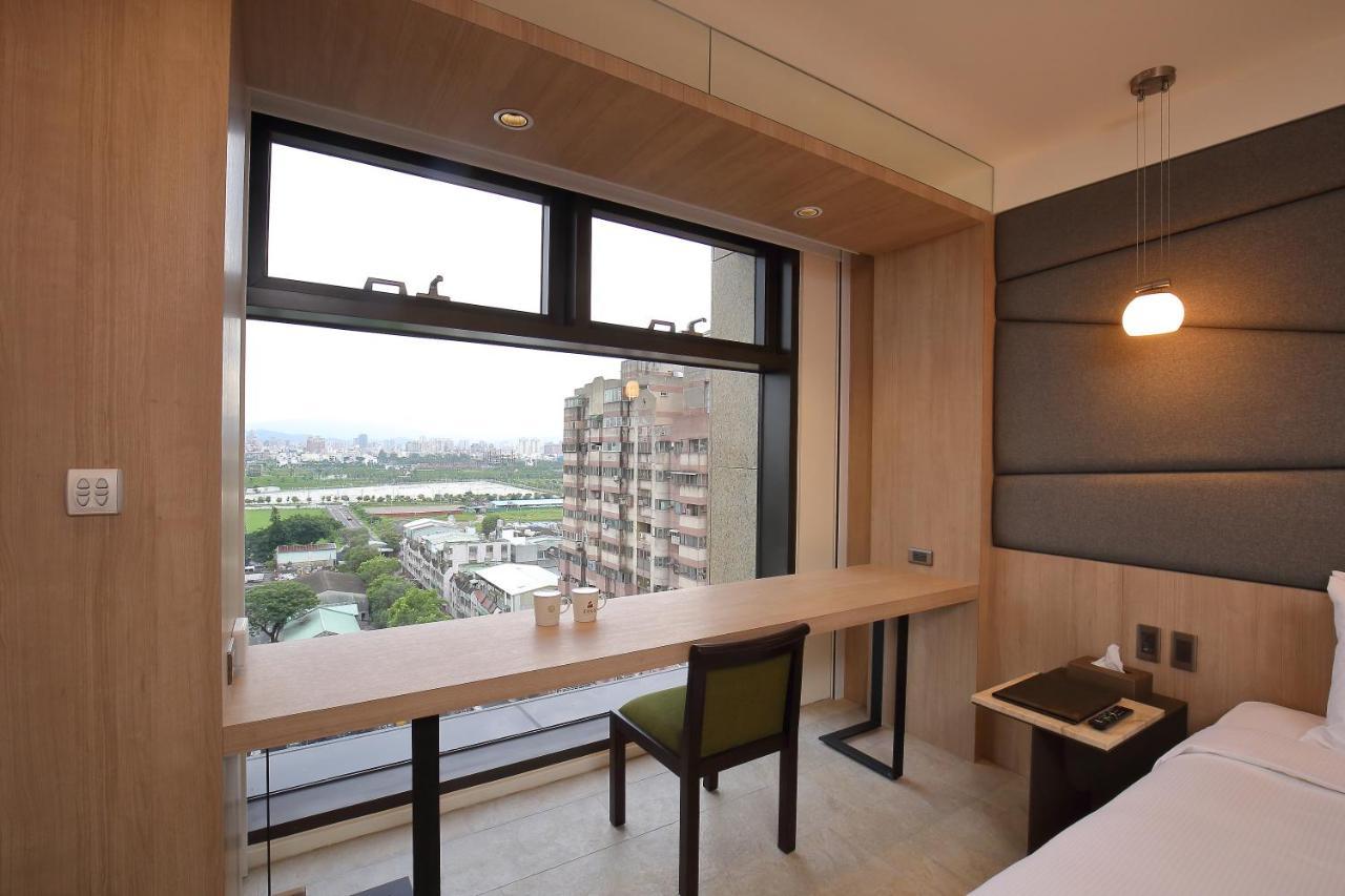 Kloud Hotel Taichung Bagian luar foto