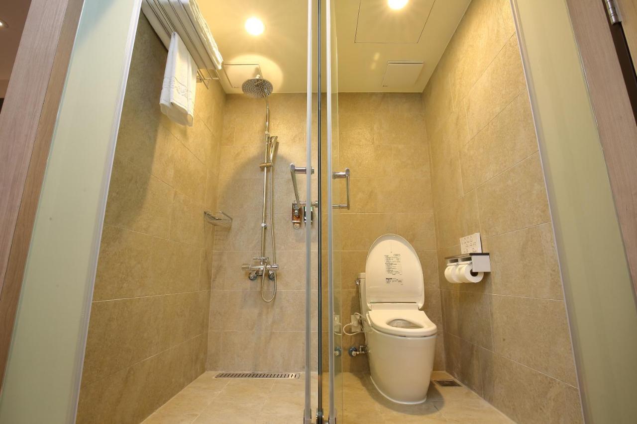 Kloud Hotel Taichung Bagian luar foto
