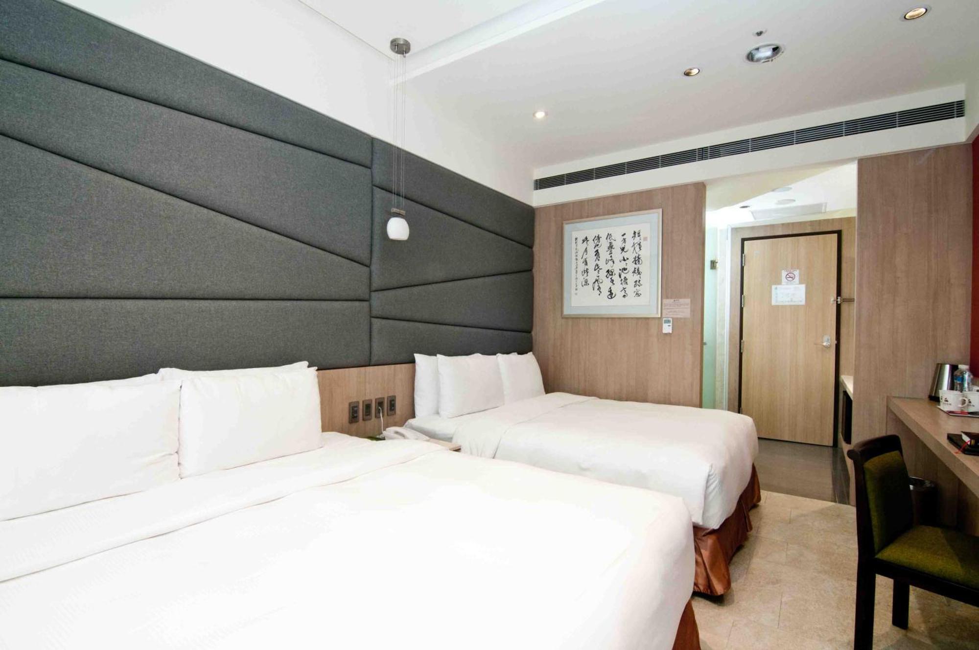 Kloud Hotel Taichung Bagian luar foto