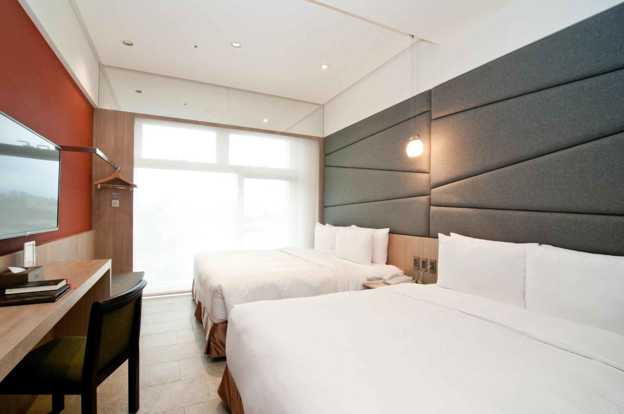 Kloud Hotel Taichung Bagian luar foto