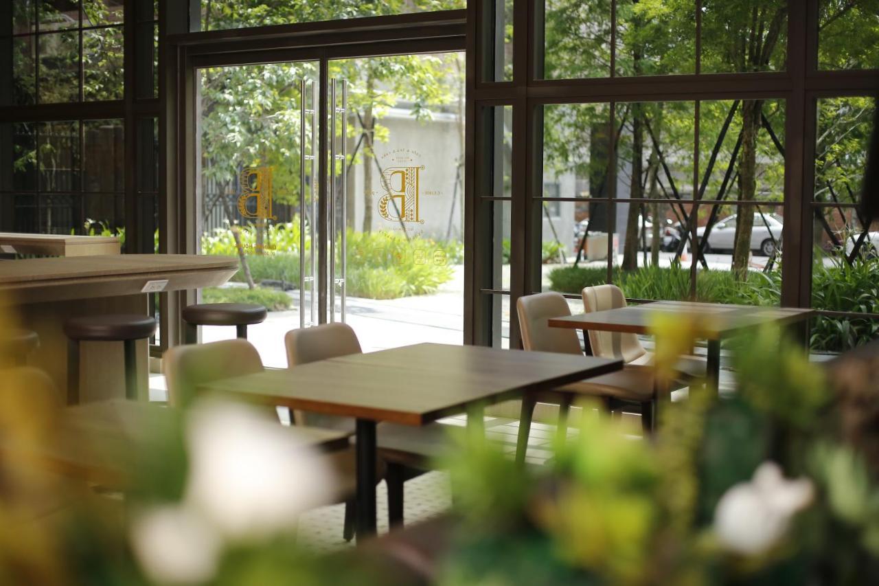 Kloud Hotel Taichung Bagian luar foto