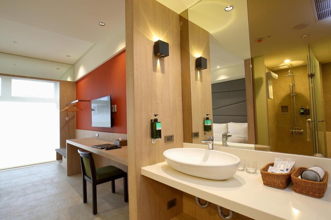 Kloud Hotel Taichung Bagian luar foto