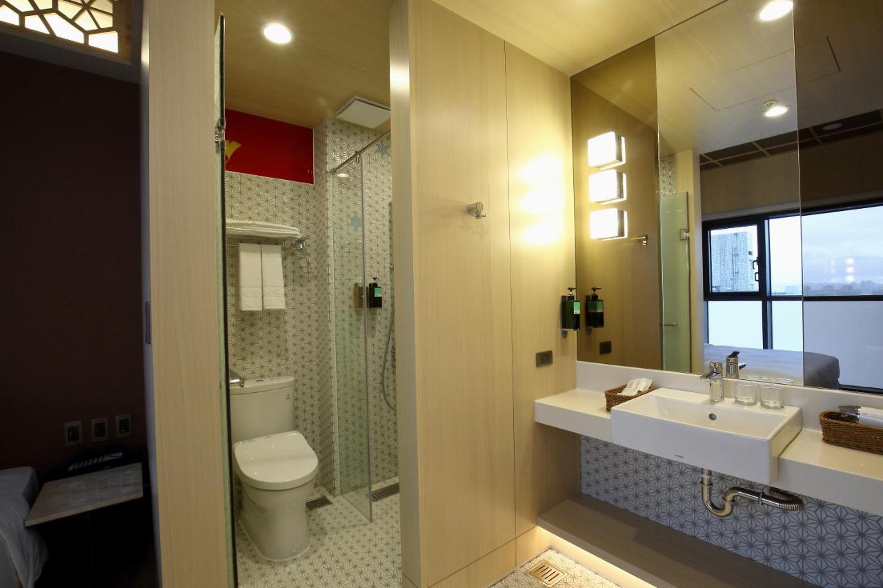 Kloud Hotel Taichung Bagian luar foto