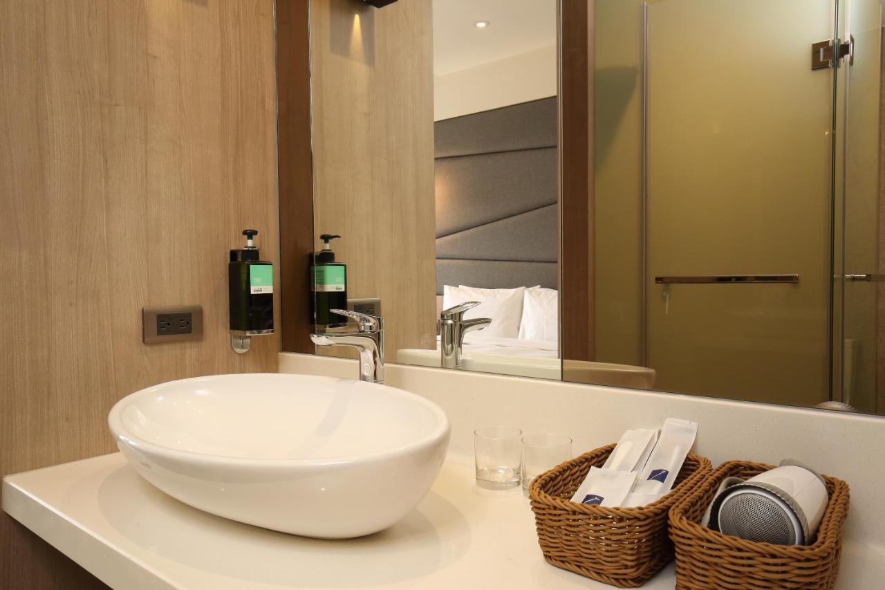 Kloud Hotel Taichung Bagian luar foto
