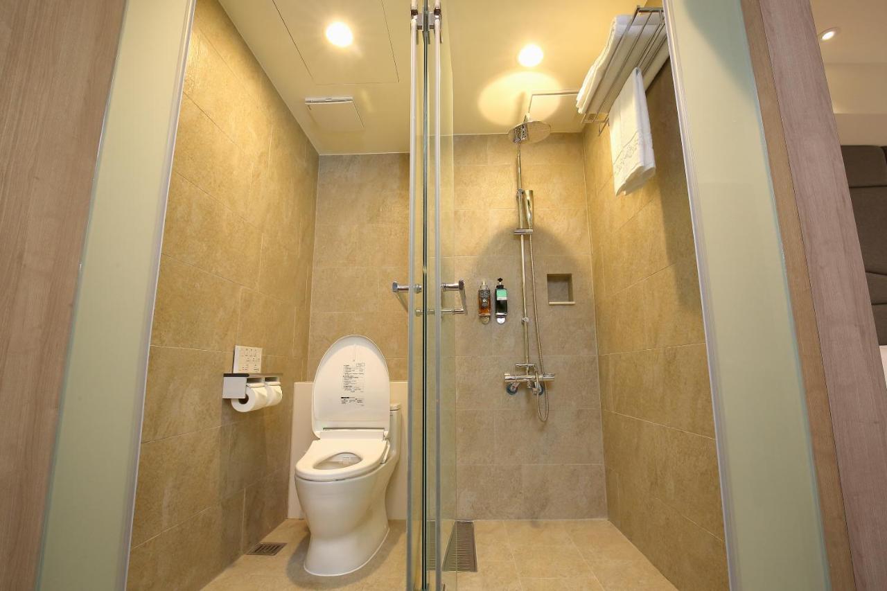 Kloud Hotel Taichung Bagian luar foto