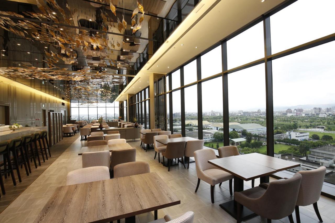 Kloud Hotel Taichung Bagian luar foto