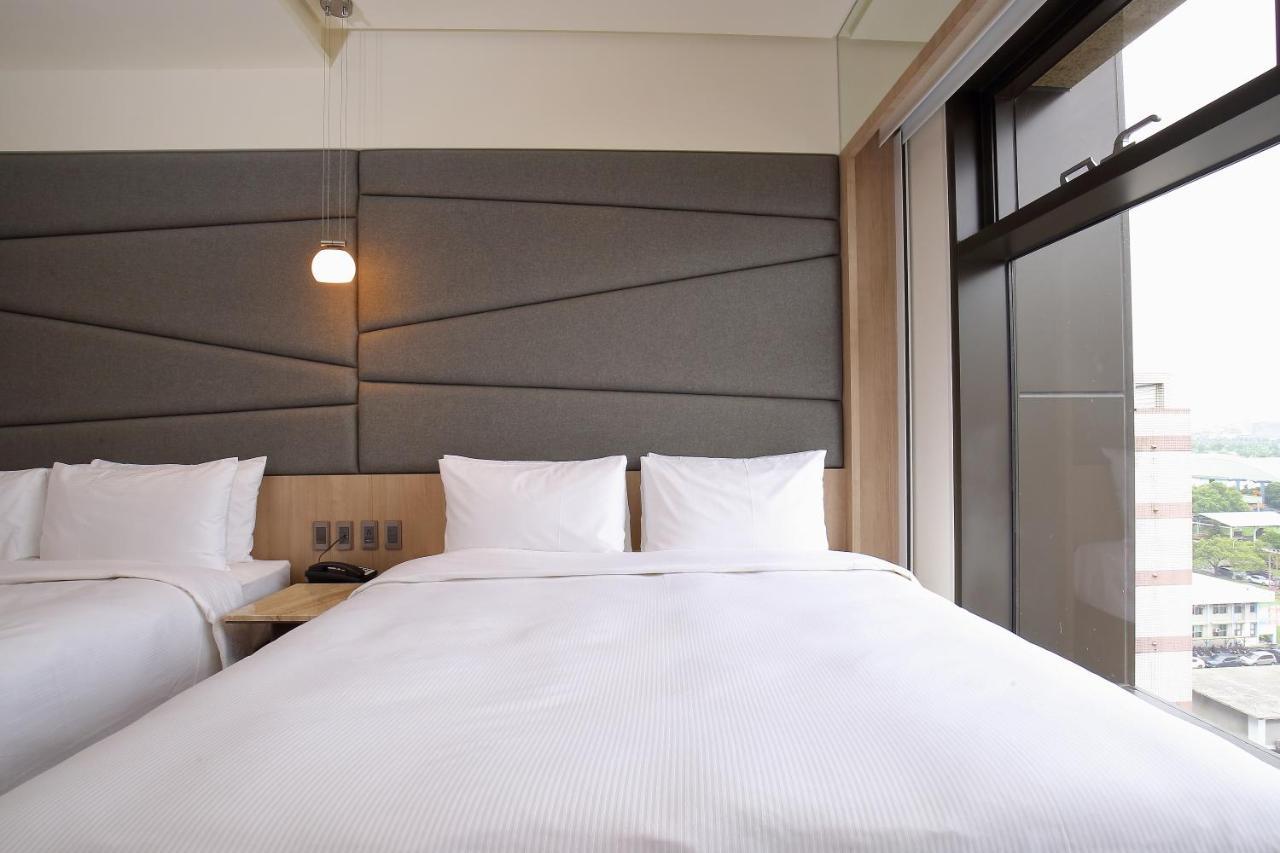 Kloud Hotel Taichung Bagian luar foto
