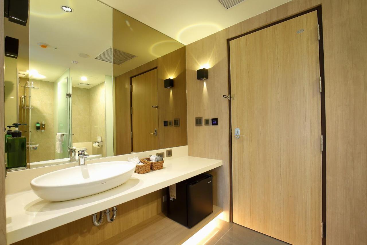 Kloud Hotel Taichung Bagian luar foto