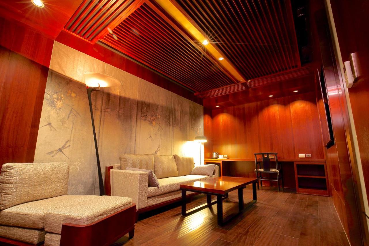 Kloud Hotel Taichung Bagian luar foto