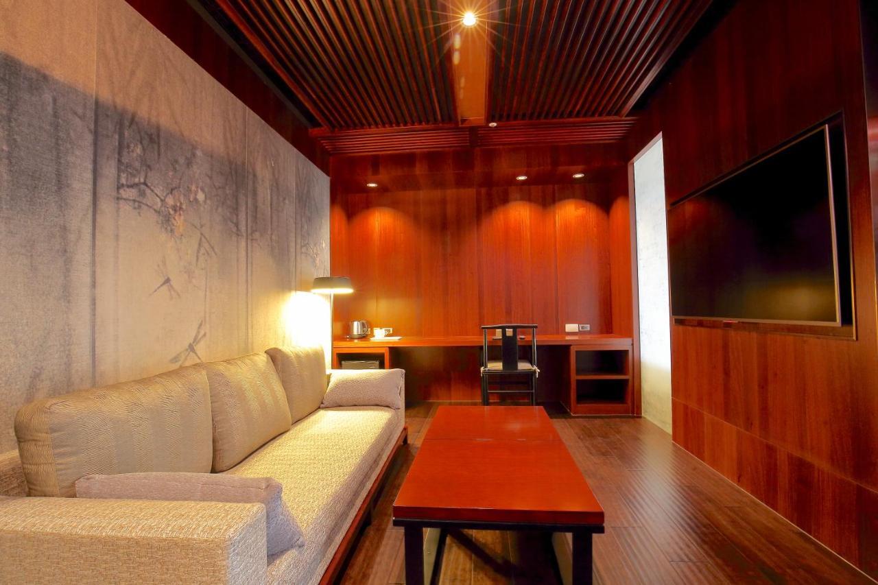 Kloud Hotel Taichung Bagian luar foto