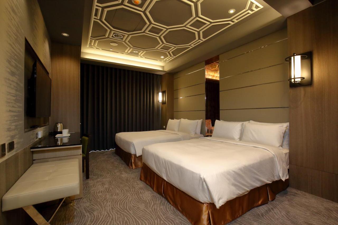 Kloud Hotel Taichung Bagian luar foto