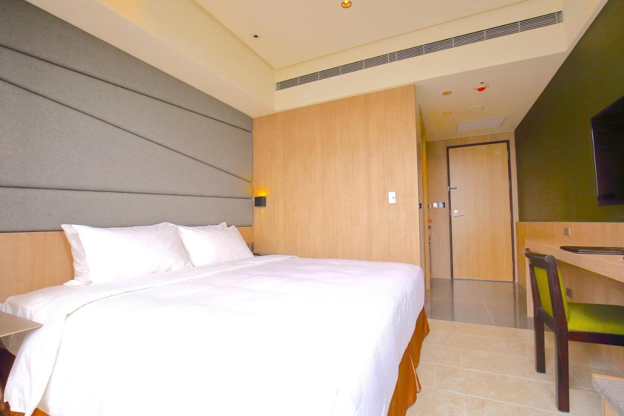 Kloud Hotel Taichung Bagian luar foto