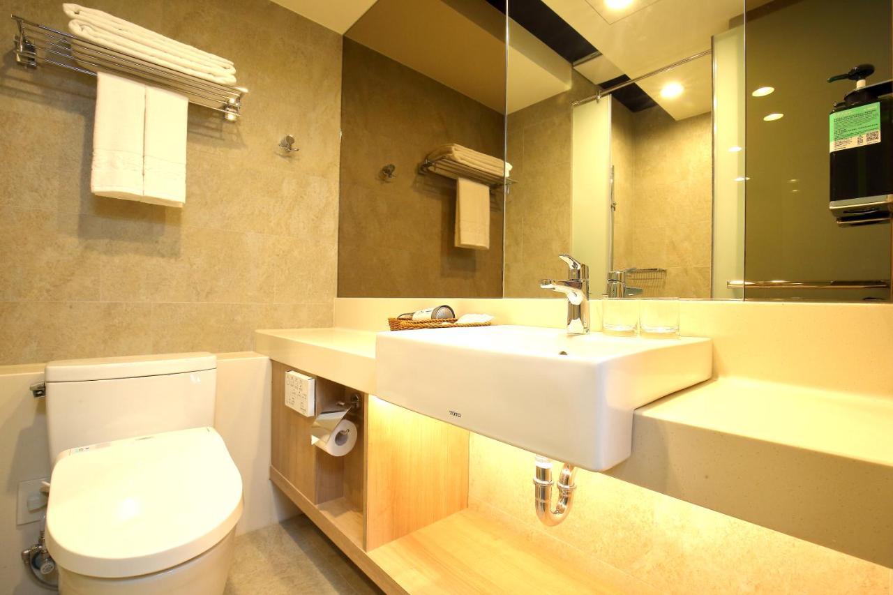 Kloud Hotel Taichung Bagian luar foto