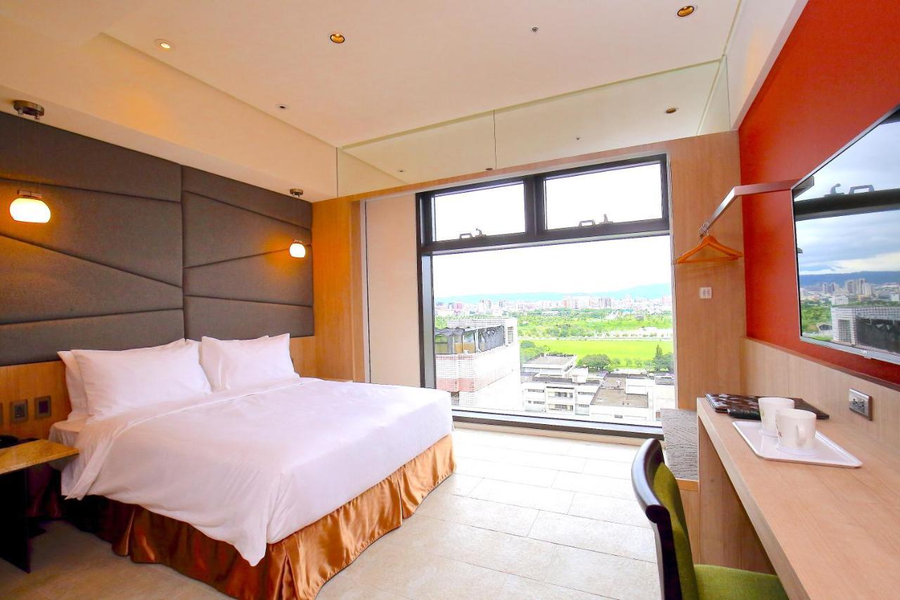 Kloud Hotel Taichung Bagian luar foto