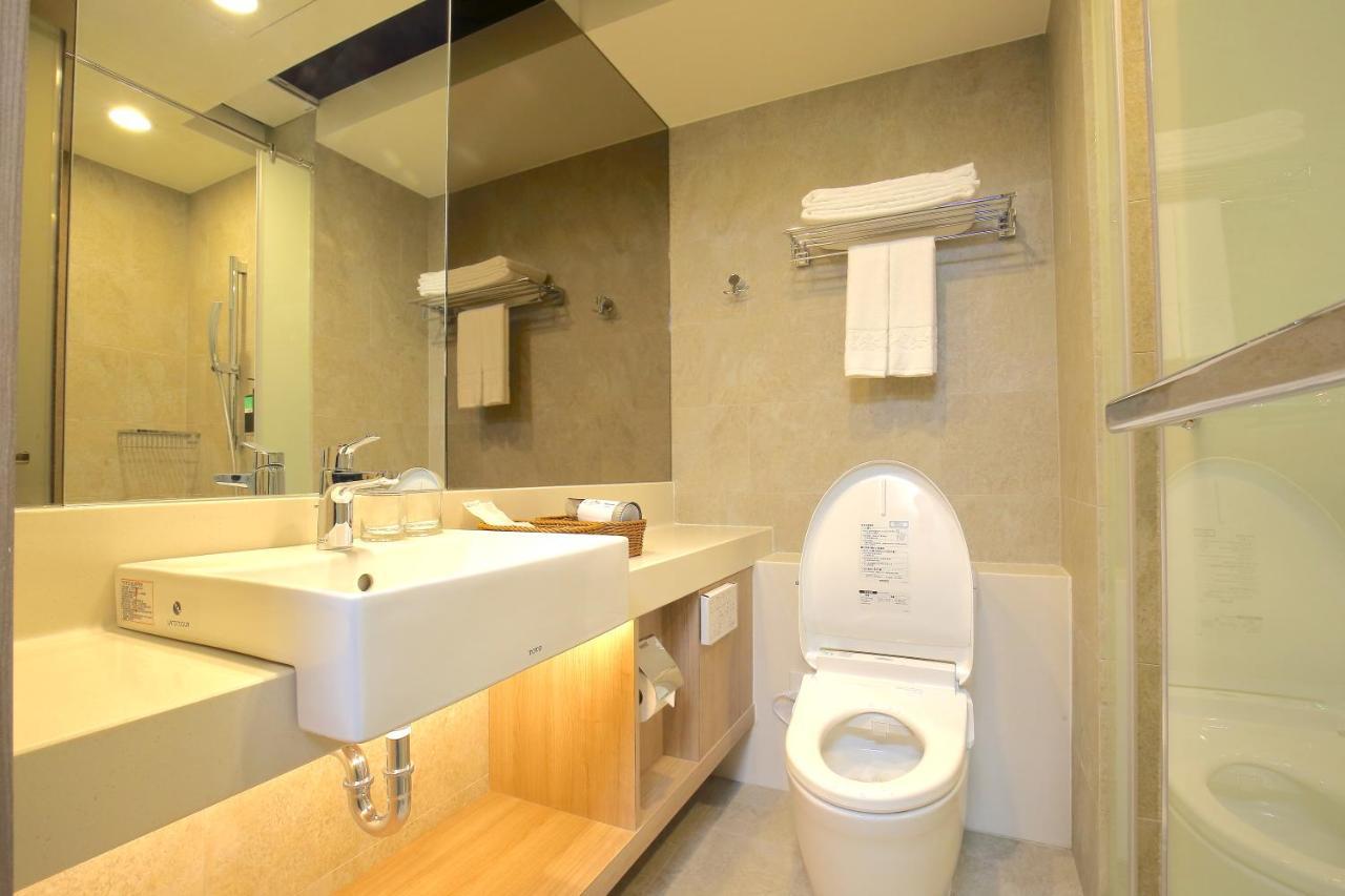 Kloud Hotel Taichung Bagian luar foto