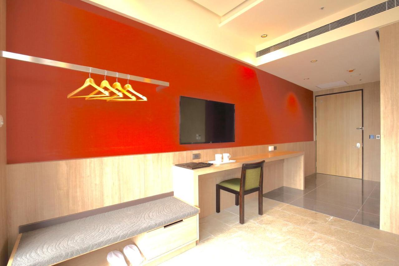 Kloud Hotel Taichung Bagian luar foto