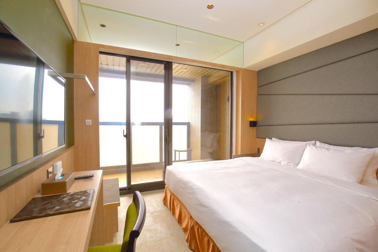 Kloud Hotel Taichung Bagian luar foto