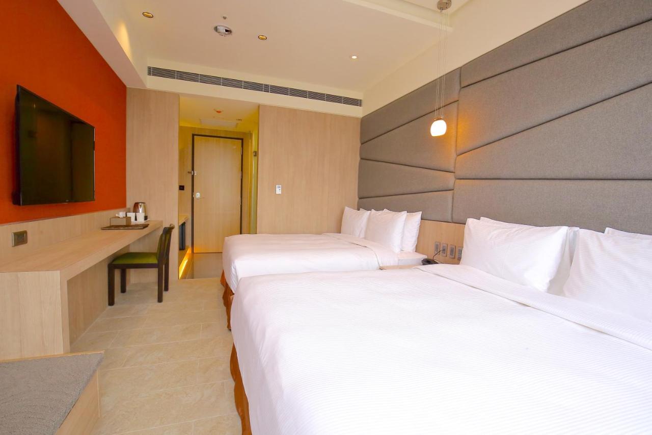 Kloud Hotel Taichung Bagian luar foto