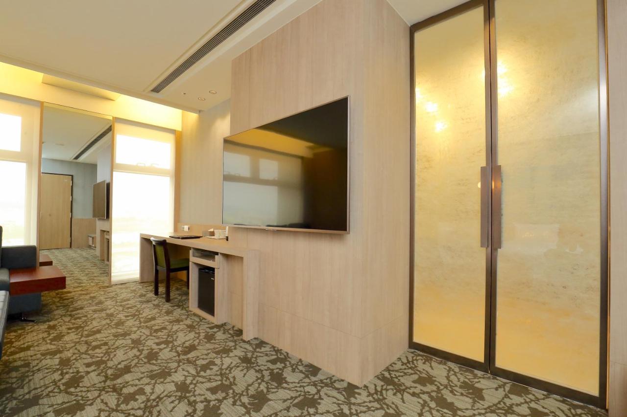 Kloud Hotel Taichung Bagian luar foto