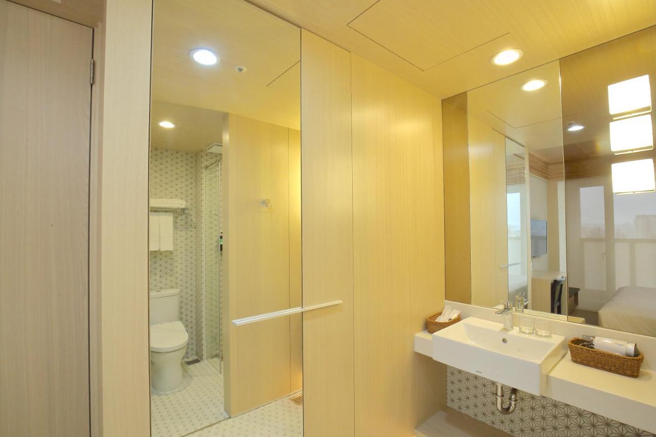 Kloud Hotel Taichung Bagian luar foto