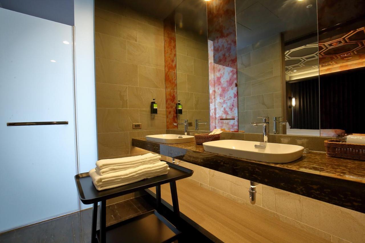 Kloud Hotel Taichung Bagian luar foto
